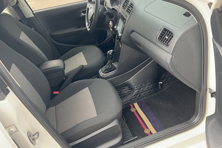 大众 Polo 2016款 1.4L 自动风尚型中控内饰7001