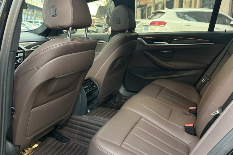 宝马5系 2019款 改款 525Li M运动套装中控内饰7004