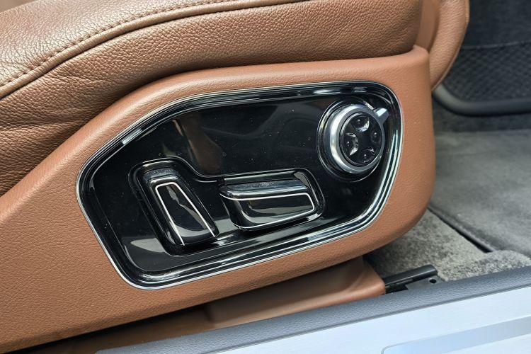 奥迪A8 2013款 A8L 45 TFSI quattro舒适型局部细节9005