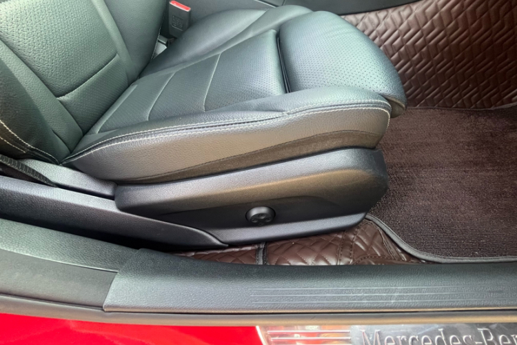 奔驰C级 2018款 C 180 L 时尚型运动版中控内饰7011