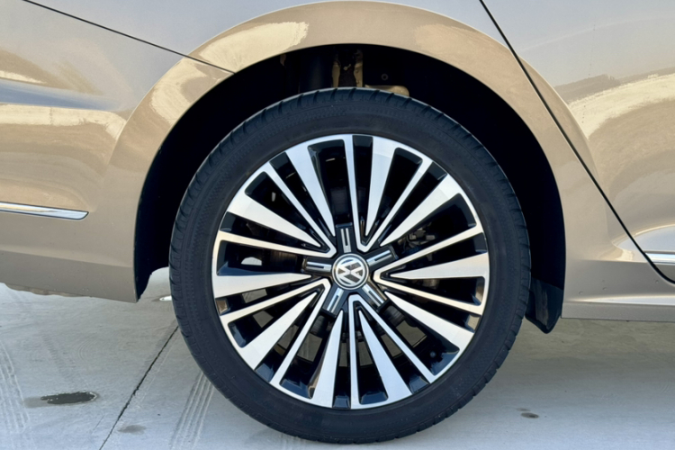 大众 帕萨特 2019款 380TSI 尊贵版 国VI车身外观6001