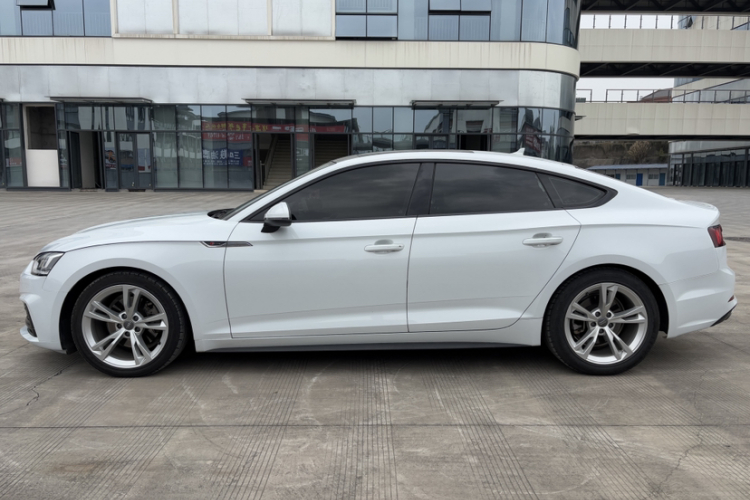 奥迪A5 2019款 Sportback 40 TFSI 时尚型车身外观6003