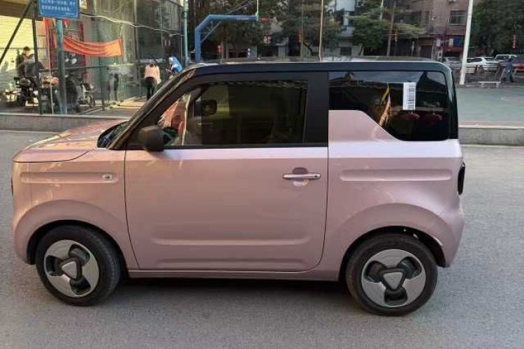 吉利银河 2023款 熊猫mini 200km 灵动熊车身外观6004