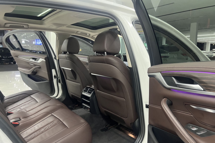 宝马5系 2020款 530Li 领先型 豪华套装中控内饰7006