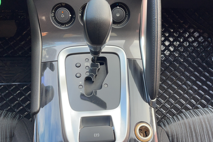 标致3008 2015款 1.6THP 自动经典版中控内饰7007