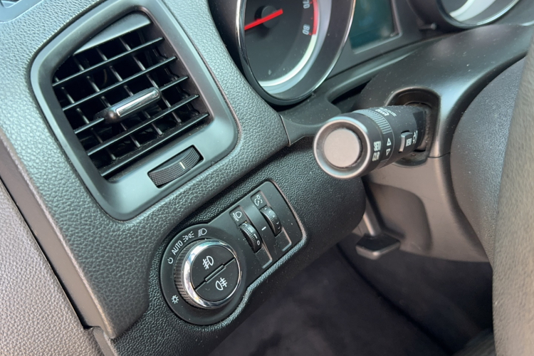 别克 君威 2015款 1.6T 领先技术型中控内饰7015