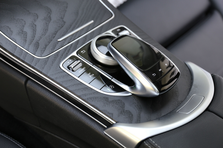 奔驰C级 2018款 C 200 L 运动版中控内饰7001