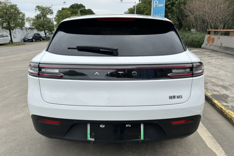 鸿蒙智行 问界M5 2022款 增程四驱至臻版车身外观6005