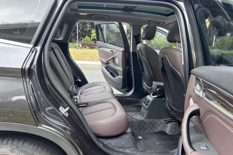 宝马X1 2022款 xDrive25Li 尊享型中控内饰7002