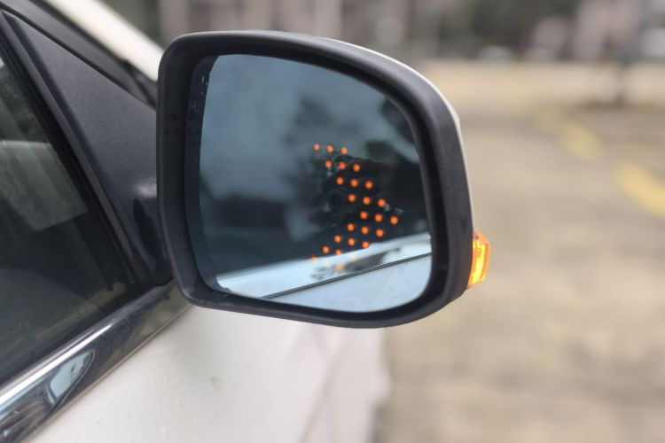 福特 福克斯 2012款 两厢 1.6L 自动舒适型车身外观6010