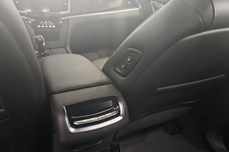 凯迪拉克XT6 2022款 2.0T 七座两驱豪华型中控内饰7004