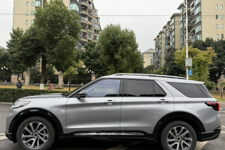 福特 探险者 2024款 2.3T EcoBoost 后驱风尚版 6座车身外观6002