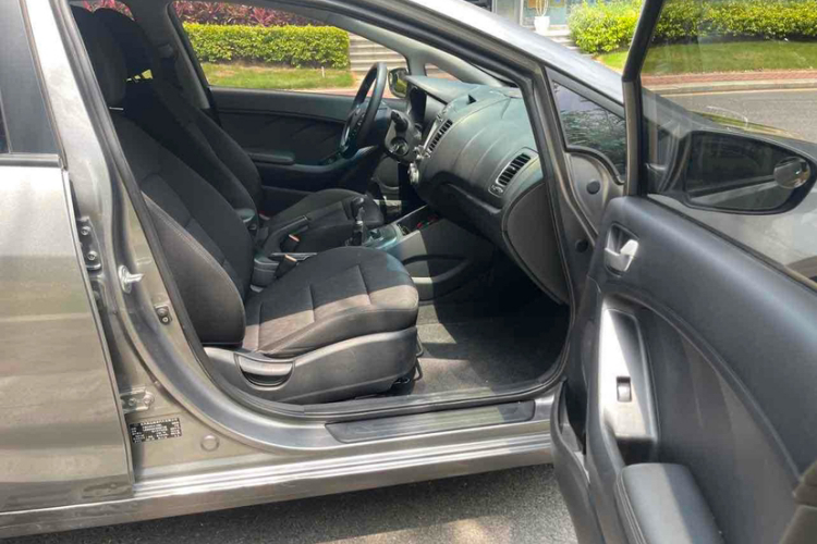 起亚K3 2015款 1.6L 手动GL局部细节41