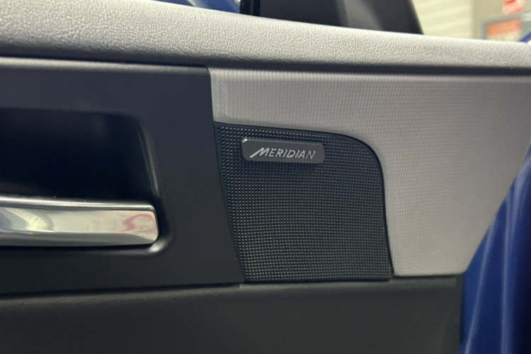 捷豹XE 2015款 2.0T 240PS R-Sport中控内饰7004