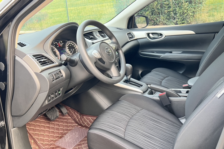 日产 轩逸 2024款 经典 1.6XE CVT舒适版中控内饰7003