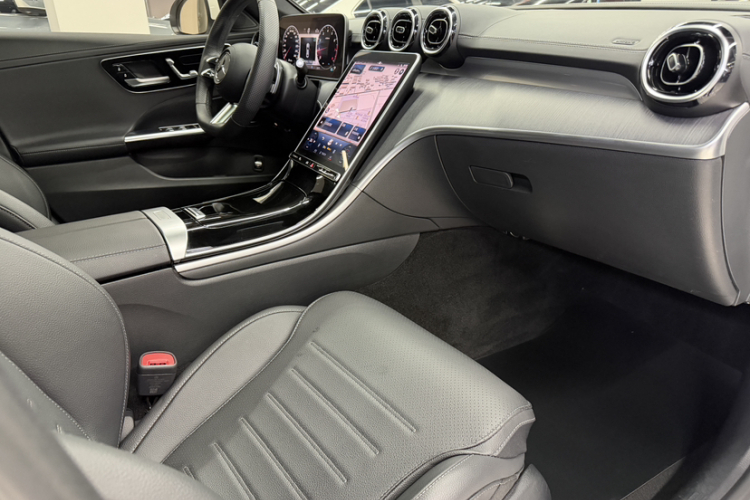 奔驰C级 2023款 C 200 L 运动版中控内饰7007