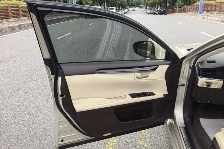 雷克萨斯ES 2015款 200 精英版中控内饰7004