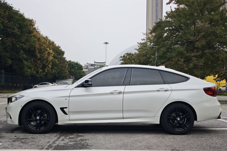 宝马3系GT 2020款 320i M运动曜夜版车身外观6003