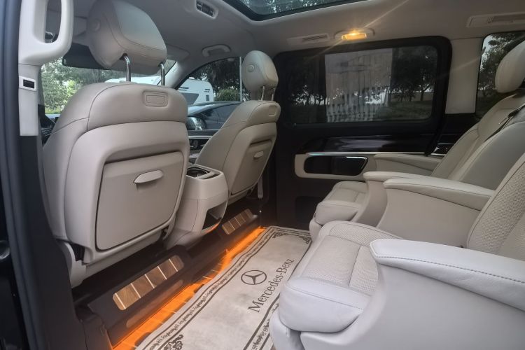 奔驰V级 2018款 V 260 L 尊贵加长版 国V中控内饰7003