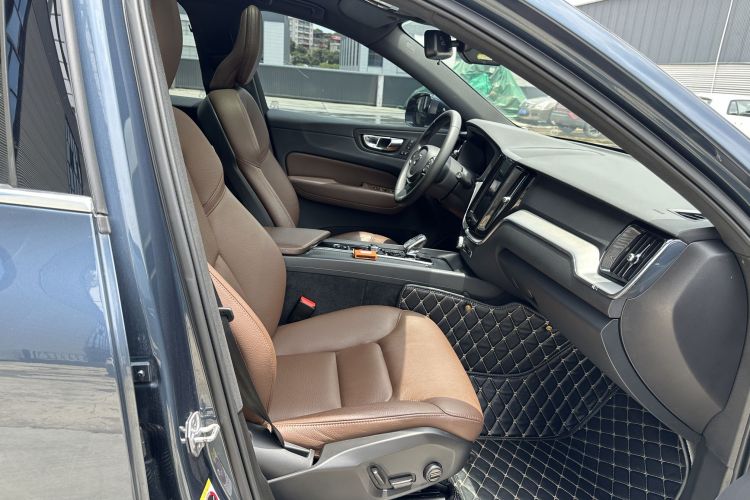 沃尔沃XC60 2022款 B5 四驱智逸豪华版中控内饰7004