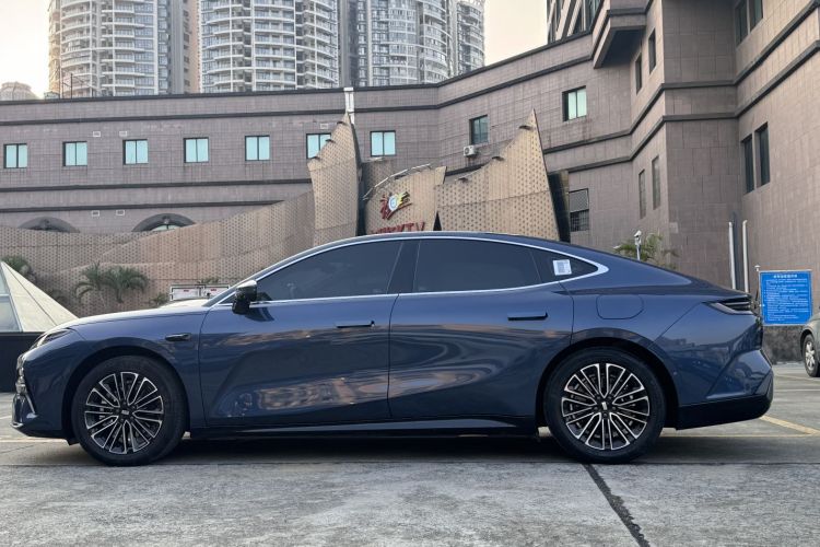 吉利银河 银河星耀8 2025款 130km EM-i 尊贵版车身外观6008