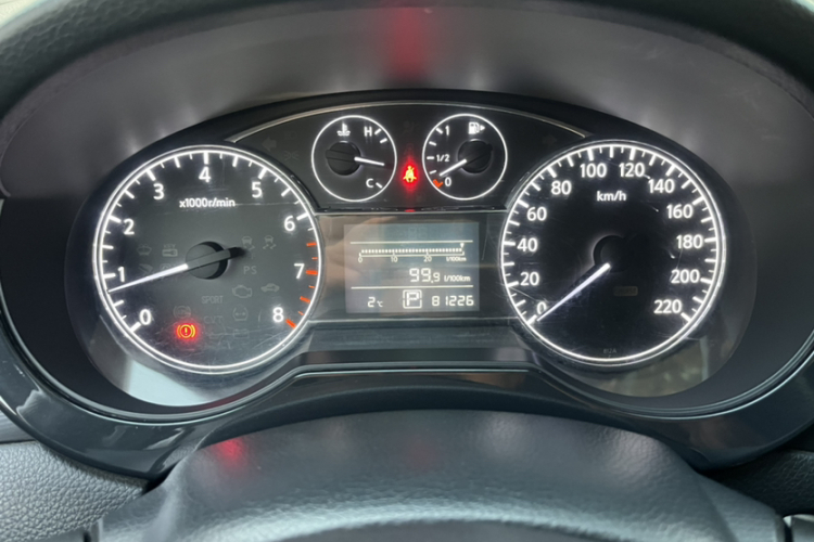 日产 骐达TIIDA 2011款 1.6L CVT智能型中控内饰15