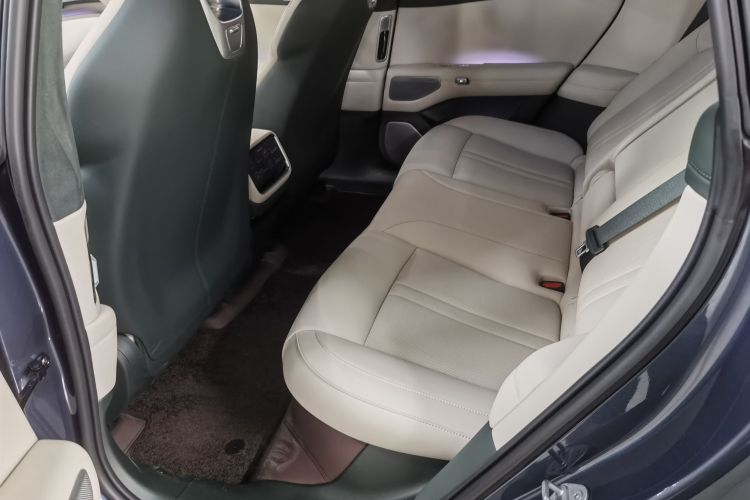 小米汽车 小米YU7 2025款 超长续航高性能四驱Max版中控内饰7003