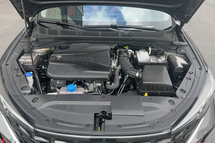 长安 逸动 2024款 PLUS 蓝鲸NE 1.4T GDI DCT高能版局部细节24