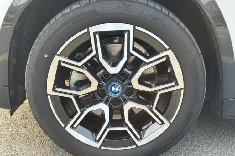 宝马iX1 2023款 xDrive30L X设计套装车身外观6004