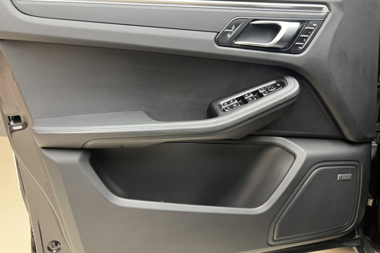 保时捷 2021款 Macan 2.0T中控内饰7011