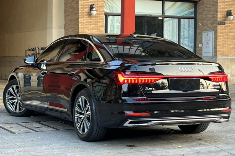 奥迪A6L 2019款 40 TFSI 豪华致雅型车身外观6012