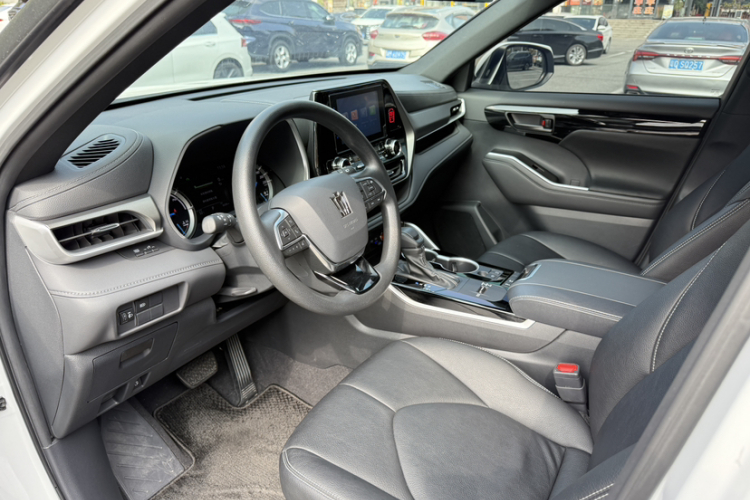 丰田 皇冠陆放 2022款 2.5L HEV两驱精英版中控内饰7006