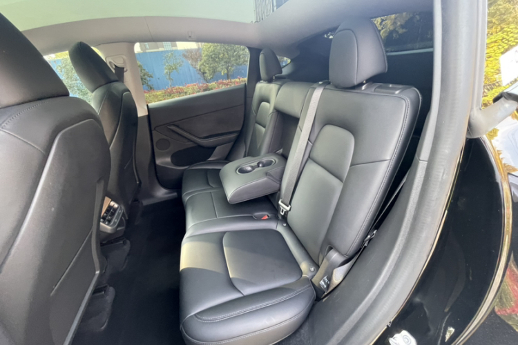 特斯拉 Model Y 2022款 改款 后轮驱动版中控内饰7006