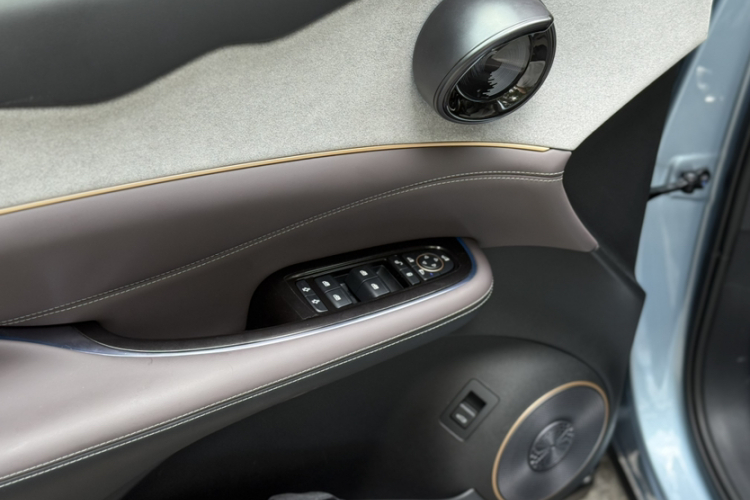 比亚迪 护卫舰07 2023款 DM-i 205KM 旗舰型局部细节9013