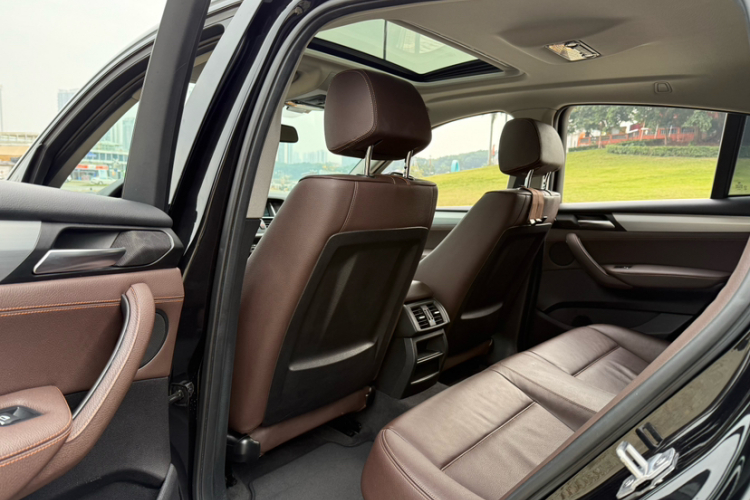 宝马X4 2016款 xDrive20i M运动型中控内饰7013