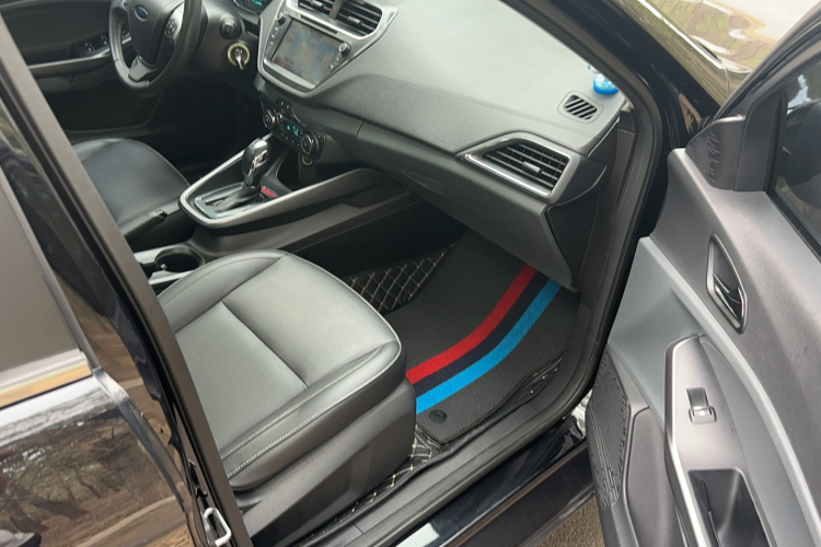 福特 福睿斯 2015款 1.5L 自动时尚型中控内饰7006