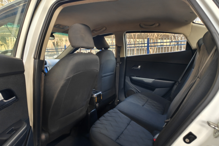 起亚K2 2015款 三厢 1.4L MT GLS中控内饰7005