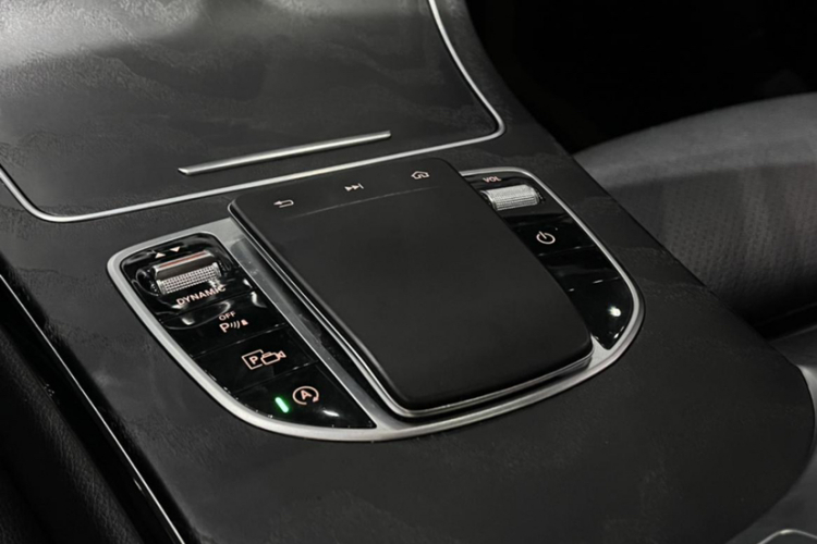 奔驰C级 2020款 改款 C 260 L 运动版中控内饰7001