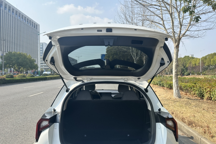 吉利几何E萤火虫 2024款 301km 流光车身外观6006