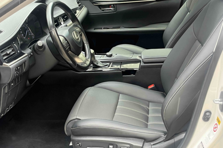 雷克萨斯ES 2015款 200 精英版局部细节19