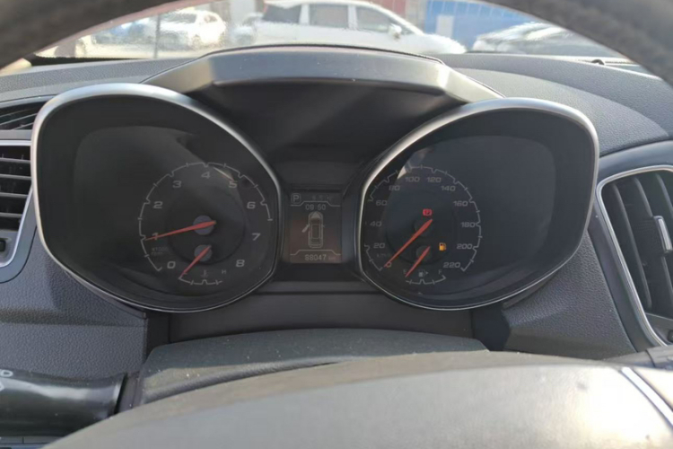 奇瑞 瑞虎5 2014款 2.0L CVT家尊版中控内饰15