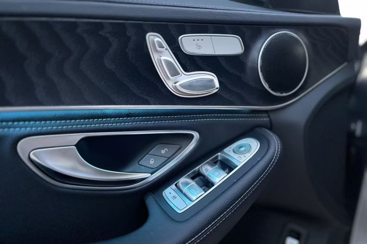 奔驰C级 2015款 C 200 L 运动型中控内饰7010