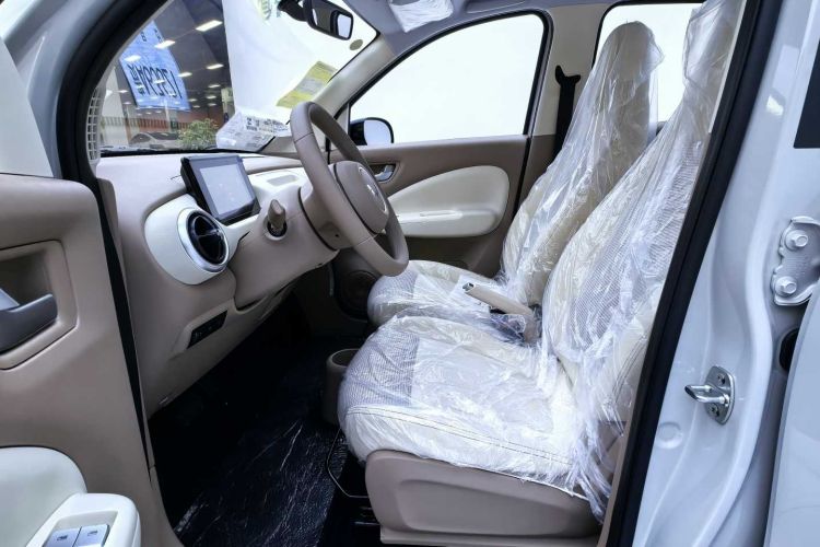 五菱汽车 宏光MINIEV 2025款 四门版 进阶款中控内饰7004