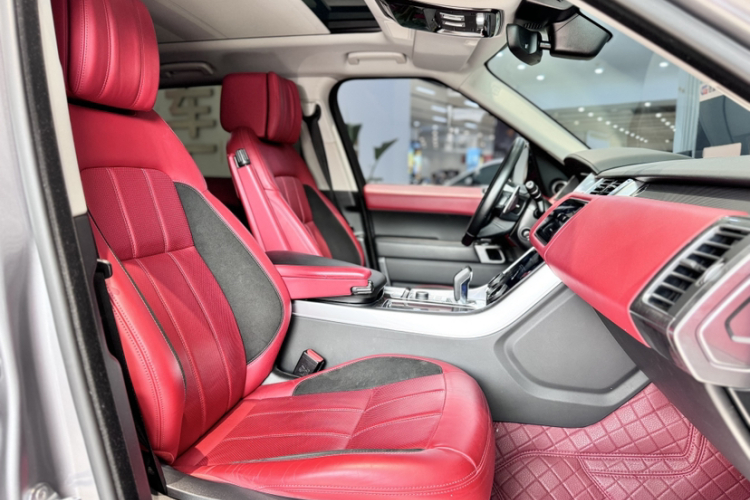 路虎 揽胜运动版 2021款 3.0 L6 耀黑版中控内饰7012