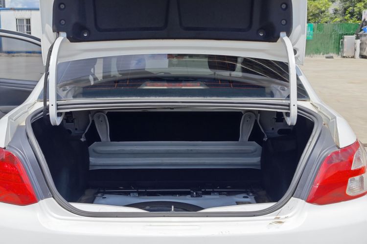 标致301 2016款 1.6L 自动舒适版局部细节23