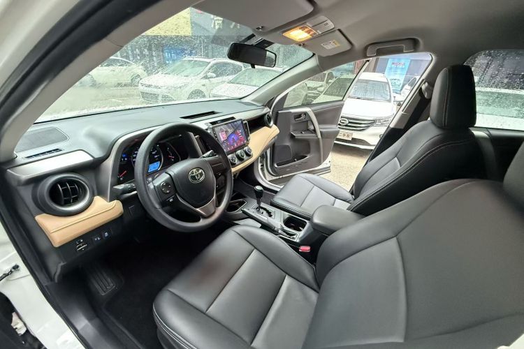 丰田 RAV4荣放 2019款 2.0L CVT两驱都市版 国VI中控内饰7004