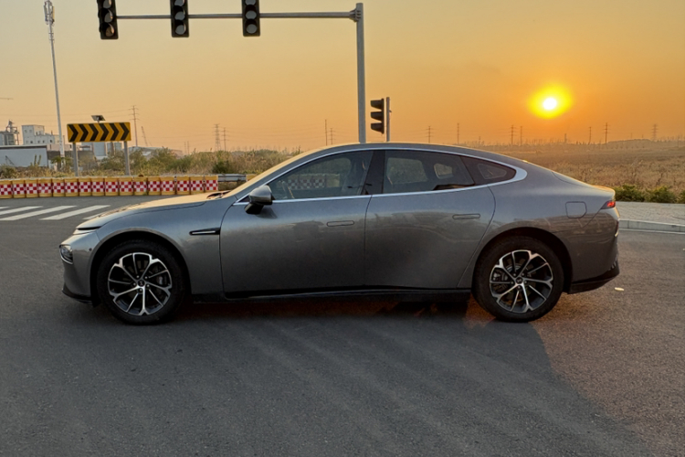 小鹏P7 2020款 670N车身外观6009