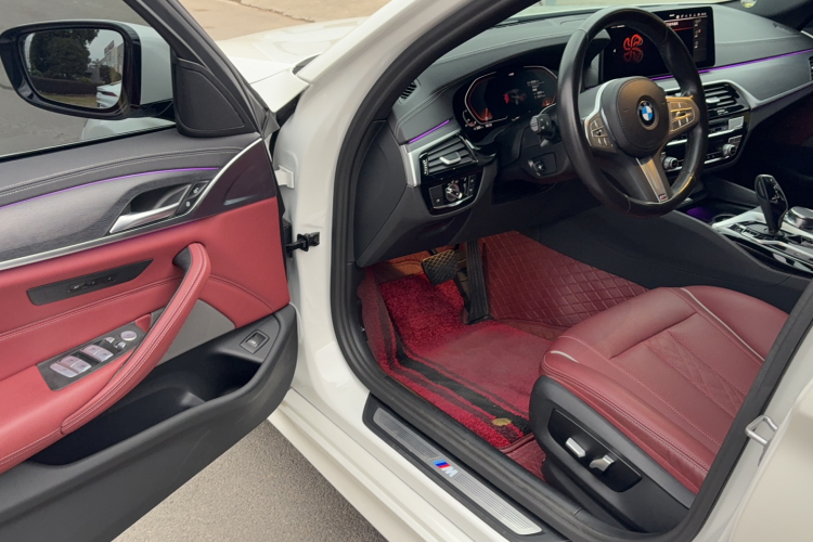 宝马5系 2023款 530Li 领先型 M运动套装中控内饰7001