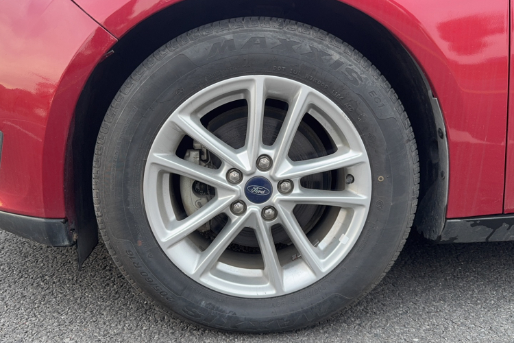 福特 福克斯 2017款 三厢 1.6L 自动风尚型智行版车身外观6006