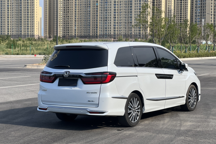 本田 艾力绅 2024款 2.0L e:HEV 豪华版车身外观6011